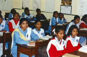 Pakistan 1995. Fra kirkens skole i Nowshera med elever i klasseværelset