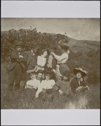 Group of young Colton family members, Sonoma County, California, between 1900 and 1910