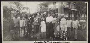 Geschw. Dr. Fisch mit Hausgenossen. Aburi 1909