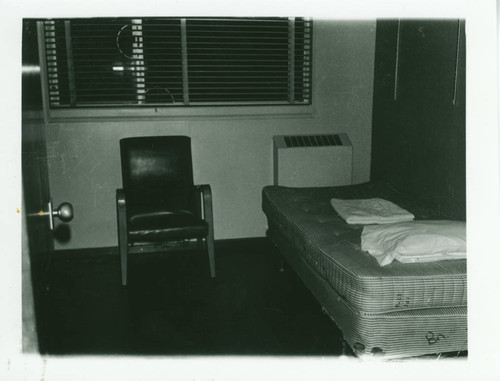 Dormitory room, Claremont McKenna College