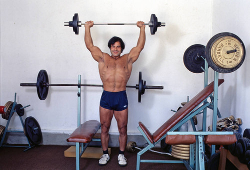 Franco Columbu lifiting weights