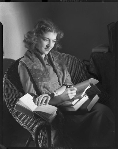 Betty Hanna with books, 1941