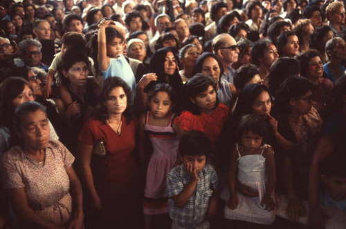 People at mass remembering archbishop Óscar Arnulfo Romero, San Salvador, 1983