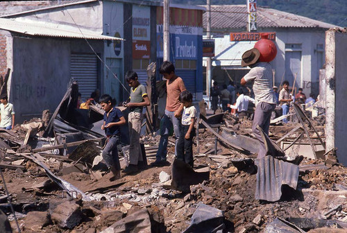 Civilians rummaging through debris, Berlín, Usulután, 1983