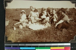 The Kjelvei family and Miss Palm, picnic at Mahlabatini, South Africa, (s.d.)