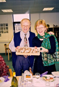 Julefrokost i Dansk Santalmission, København, 1993. Personalesekretær Berit Daugaard Hansen og generalsekretær Jørgen Nørgaard Pedersen