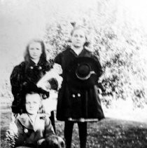 Isabelle, Josephine, and Mary Broadley with Dog