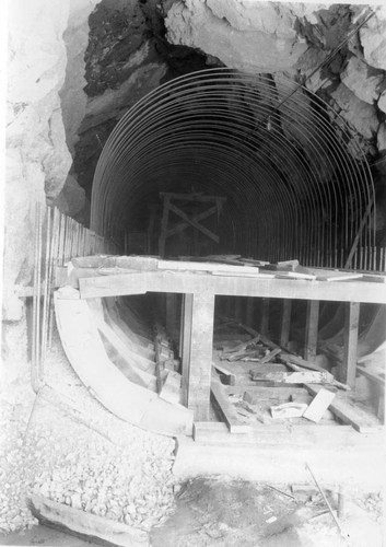 Re-enforcing steel in tunnel lining