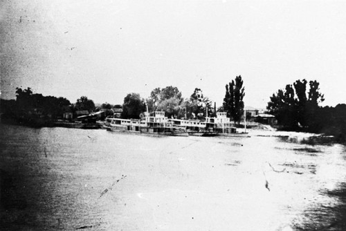 Steamboats on Sacramento River in Red Bluff CA