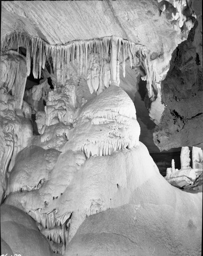 Crystal Cave, The Dome. Interior Formations