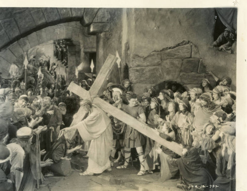 Christ bearing the cross in "The King of Kings" (1927)