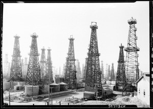 Signal Hill oil well view, 1929