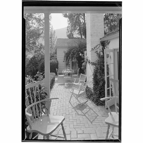 De Havilland, Olivia, residence. Outdoor living space