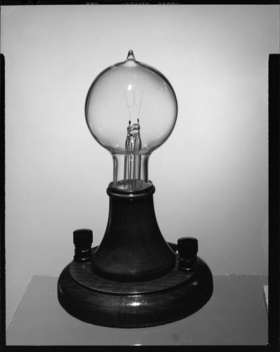 Antique style light bulb