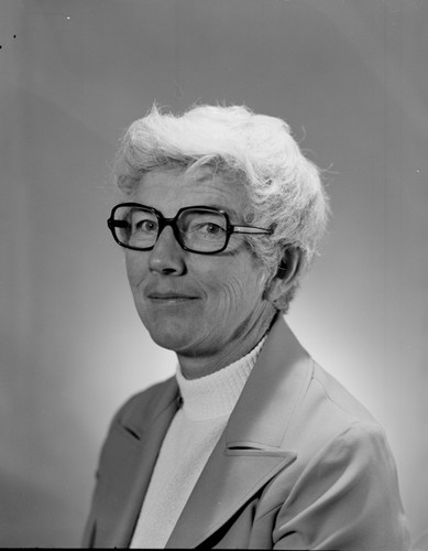 Marge Bradner, wife of Hugh Bradner, who was a Scripps Institution of Oceanography geophysicist,March 12, 1974