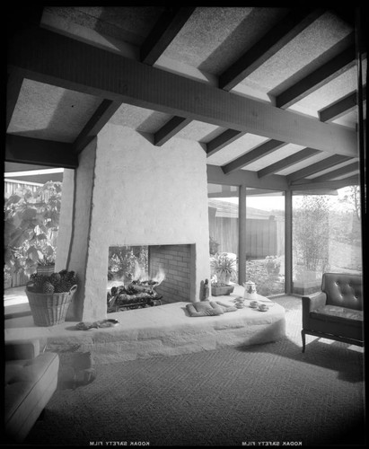 Lane, L. W. (Lawrence William), Jr., residence ["Ranch house for a growing family"]. Living room