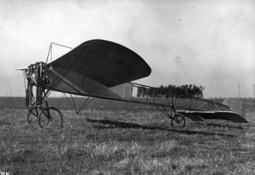 Another side view of a monoplane