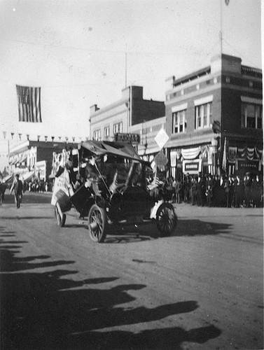 Armistice Day Celebration, Lindsay, Calif., 1920