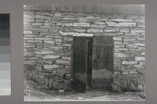 [Doorway, unidentified building.] Copperopolis. 1949