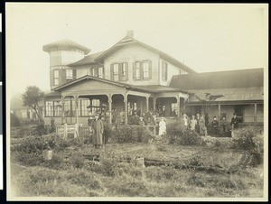 Los Angeles Chamber of Commerce excursionists at a volcano house, Hawaii, 1907