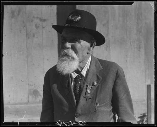 Civil War veteran with medals, at National Home for Disabled Volunteer Soldiers, Pacific Branch, Los Angeles, circa 1928