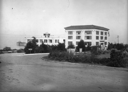 George H. Scripps Memorial Marine Biological Laboratory (left) and Scripps Library (right) at Scripps Institution of Oceanography. 1925