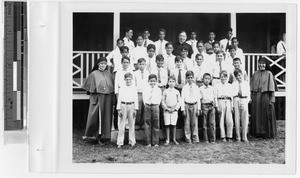 Sacred Heart junior high school boys with Maryknoll missioners, Honolulu, Hawaii, ca. 1929