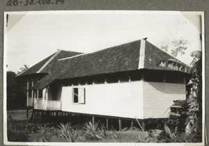 Eingang v. Westen. Eingang führt ins Kantoor. Nangaboelik 1930