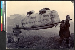 Transporting cotton, Sichuan, China, ca.1900-1920