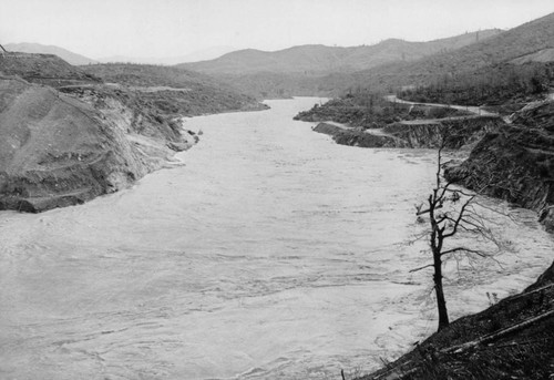 Flood waters of Sacramento River at Shasta Dam site