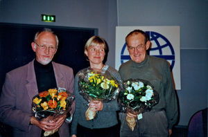 DSM Landsmødet på Nyborg Strand, 1999. Tak til afgående Landsstyremedlemmer, fra venstre: Iver Viftrup, Tine Sørensen, Theodor Jørgensen