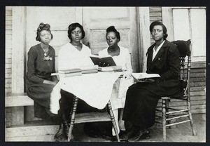 Group of 4 young women
