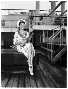 Lois Andrews arrives from Hawaii, 1952
