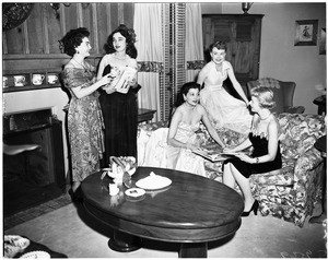Jewish Home for the Aged Auxiliary Girls planning ball, 1952