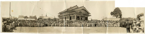 [Panoramic photo of group in front of Enmanji Buddhist Temple]