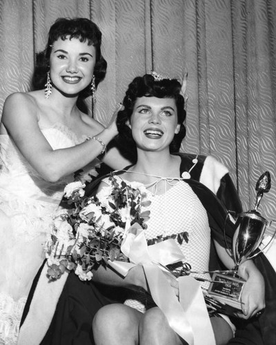 Two Van Nuys girls take beauty crowns