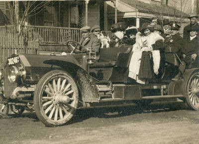 The Thanhouser Company going on location, 1911