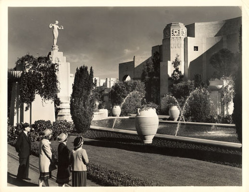 [Visitors in front of the pond in the Court of the Moon, Golden Gate International Exposition on Treasure Island]
