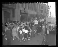 Lady garment worker's picket line disrupting pedestrian traffic at 850 S. Broadway in Los Angeles, Calif., 1947