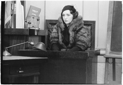 Actress Bebe Daniels on the witness stand during a trial for Albert F. Holland, who wrote 150 love letters to Daniels, Los Angeles, 1933