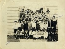 Pioneer Primary School group portrait