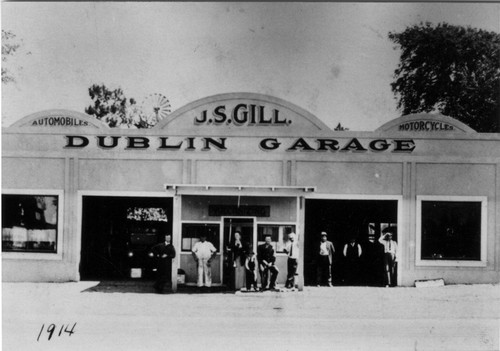 J. S. Gill Dublin Garage (1914), photograph