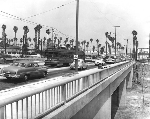 Eastbound Hollywood Boulevard traffic