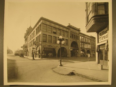 Stockton - Buildings: Physicians Buildings - South West corner Market and Sutter Sts. Home Supply Grocers Market, Firestone Tires, Dr. Hammond Surgeon, Dr. F.R. Clarke
