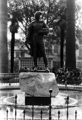 Felipe de Neve statue at La Plaza