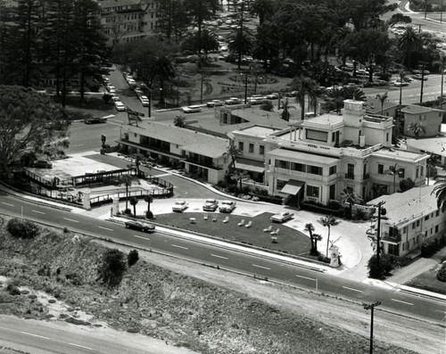 The Glorietta Bay Inn with the front lawns of the Hotel del Coronado in background, Coronado, c. 1960