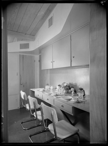 Clothier, Mr. and Mrs. Lyle, residence. Dining nook