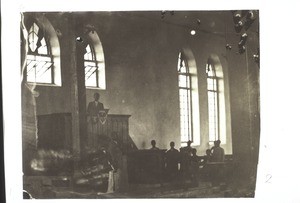 Inneres der Jubiläumskirche in Akropong. - Kanzel, Altar & Taufstein