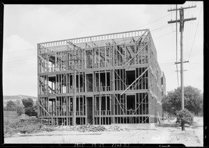Building being completed in Glendale, CA, 1925