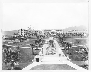 Exterior view of the Beverly Hills Hotel, 1920
